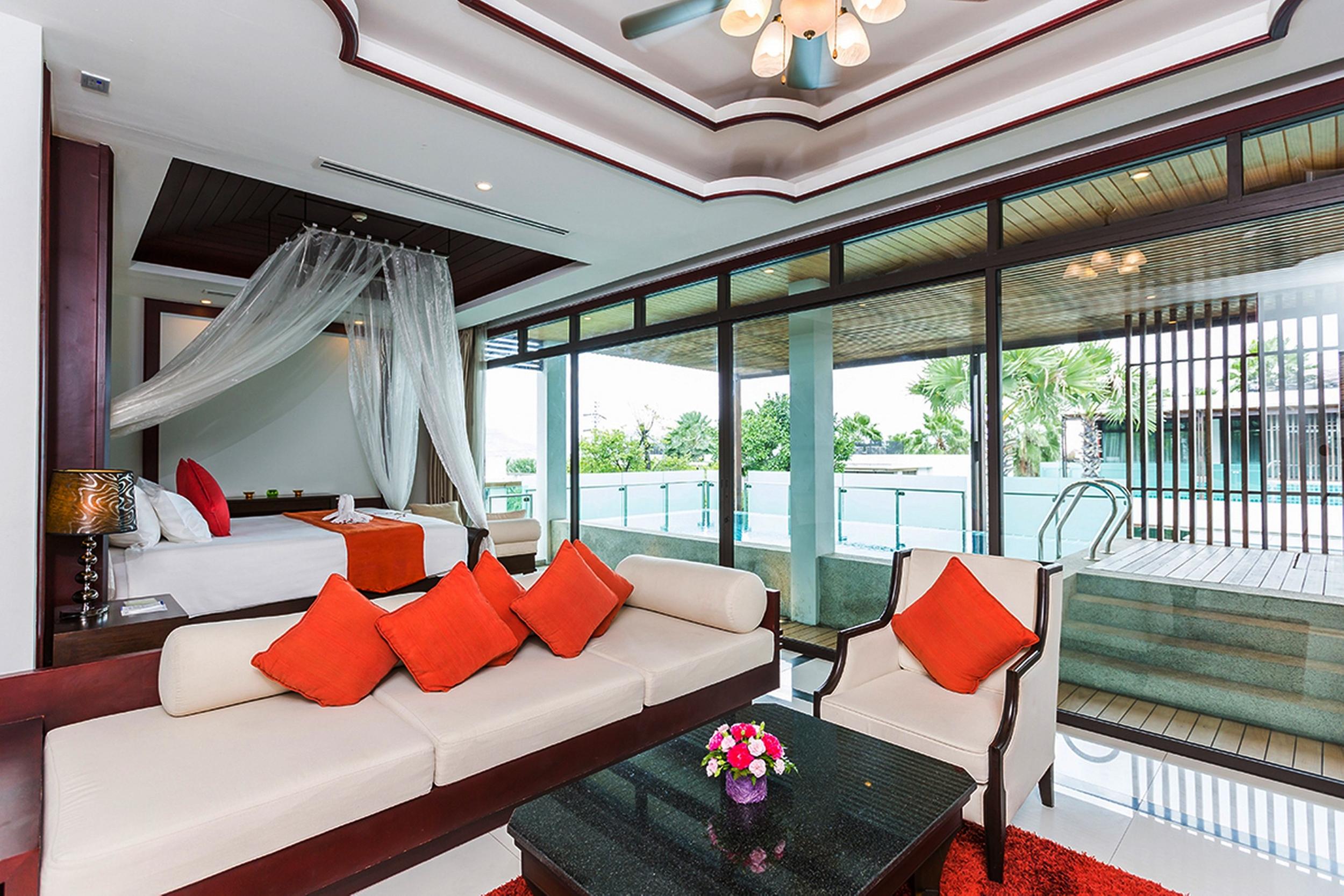 Wyndham Sea Pearl Resort, Phuket Patong Buitenkant foto A bedroom at the Royal River Boutique Hotel