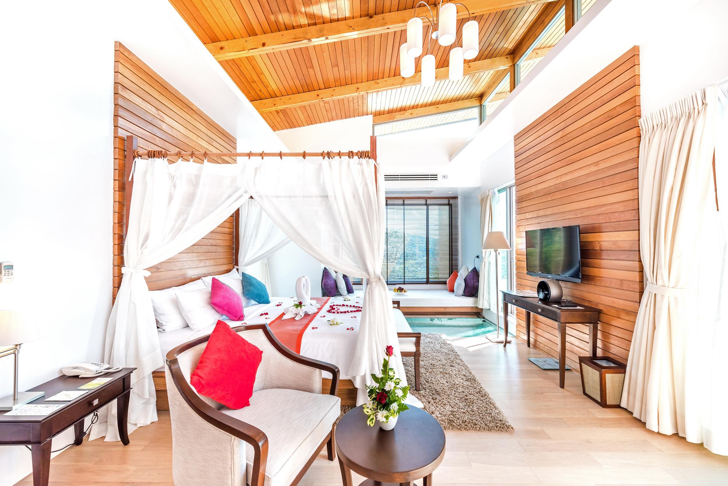 Wyndham Sea Pearl Resort, Phuket Patong Buitenkant foto A bedroom at the hotel