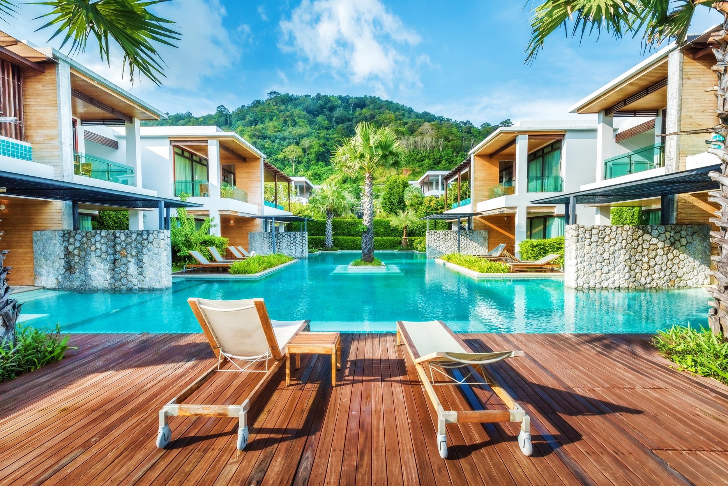 Wyndham Sea Pearl Resort, Phuket Patong Buitenkant foto The swimming pool at the resort
