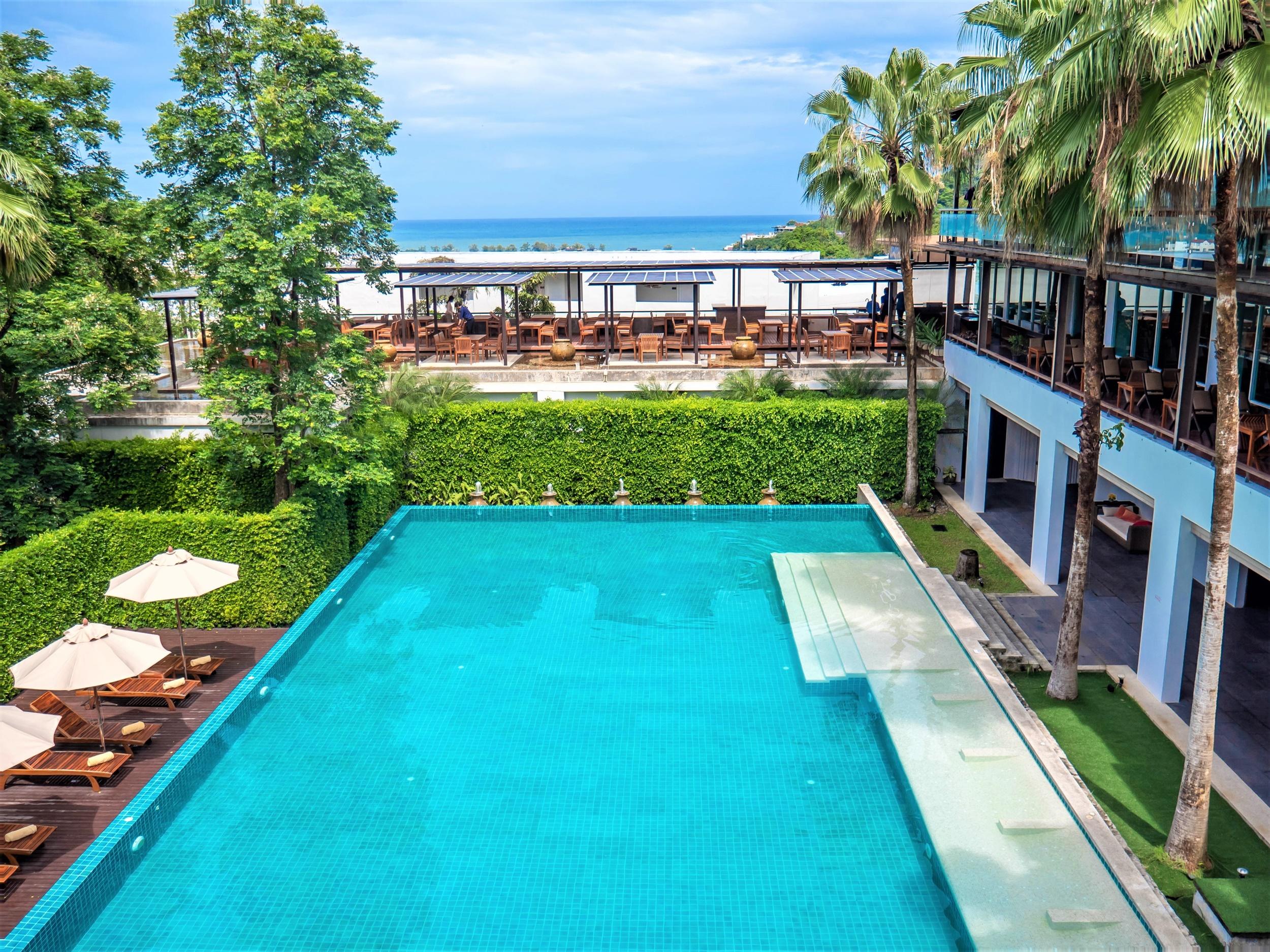 Wyndham Sea Pearl Resort, Phuket Patong Buitenkant foto The swimming pool at the hotel