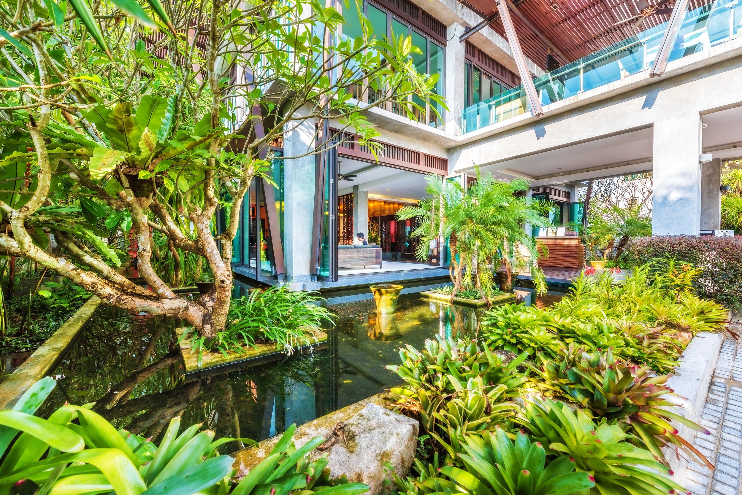 Wyndham Sea Pearl Resort, Phuket Patong Buitenkant foto The interior of the hotel