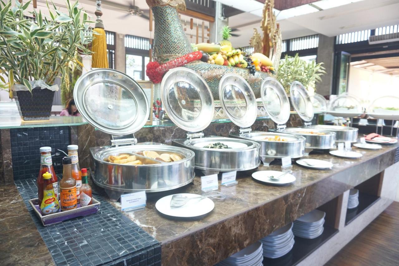 Wyndham Sea Pearl Resort, Phuket Patong Buitenkant foto A buffet at a hotel
