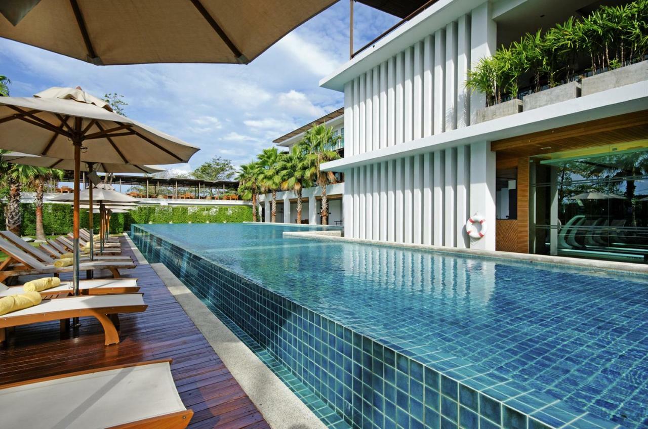 Wyndham Sea Pearl Resort, Phuket Patong Buitenkant foto The swimming pool at the hotel