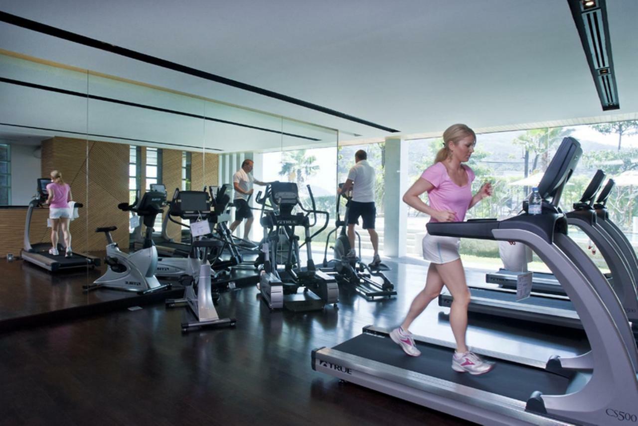 Wyndham Sea Pearl Resort, Phuket Patong Buitenkant foto A treadmill in a gym