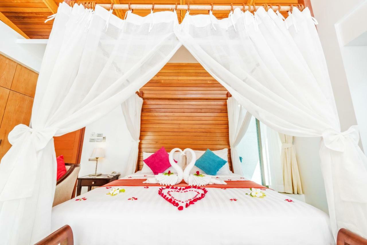 Wyndham Sea Pearl Resort, Phuket Patong Buitenkant foto A bed with a canopy