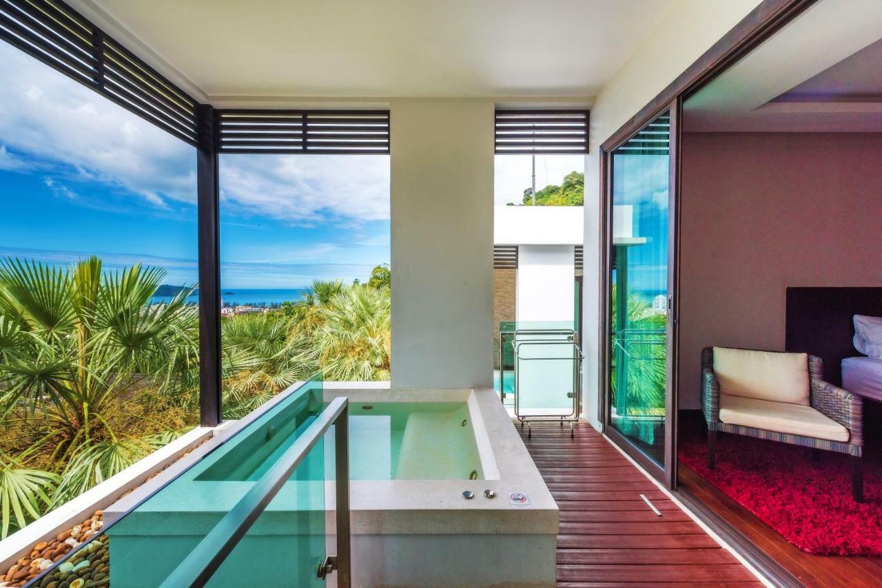 Wyndham Sea Pearl Resort, Phuket Patong Buitenkant foto A private pool at the hotel
