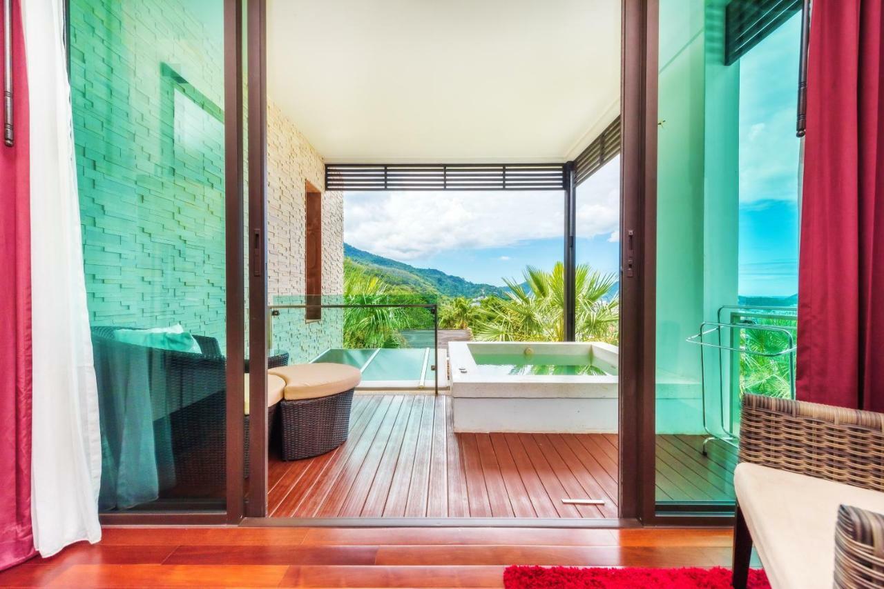 Wyndham Sea Pearl Resort, Phuket Patong Buitenkant foto A view of the pool from a guest room
