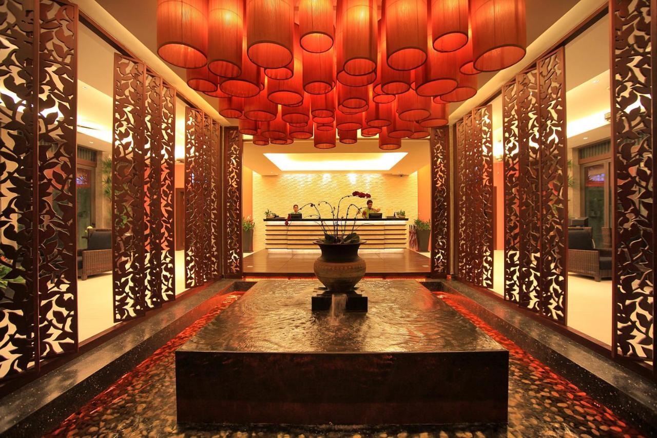 Wyndham Sea Pearl Resort, Phuket Patong Buitenkant foto The lobby of the hotel